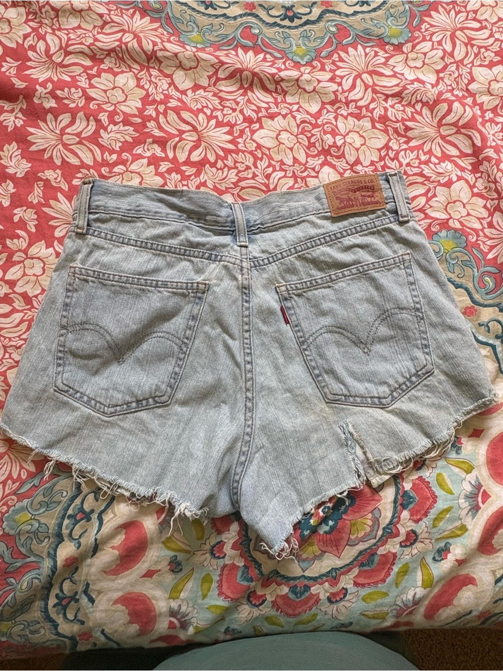 Levi’s High Rise Distressed Shorts - Picture 3 of 4